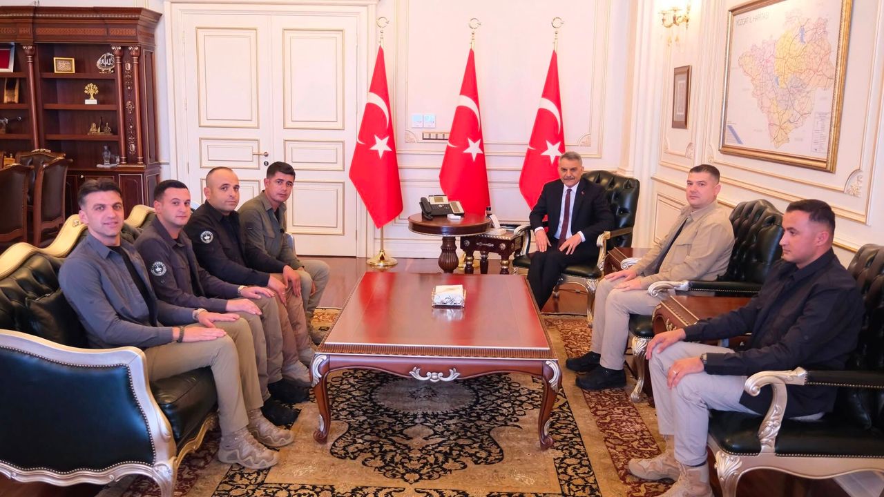 Vali Özkan, Jandarma personelini makamında kabul e