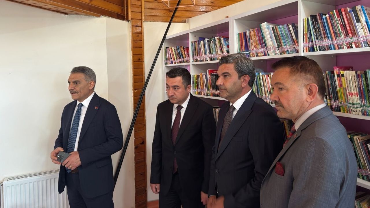 Aydıncık Halk Kütüphanesi’nde çevre düzenlemesi incelemesi