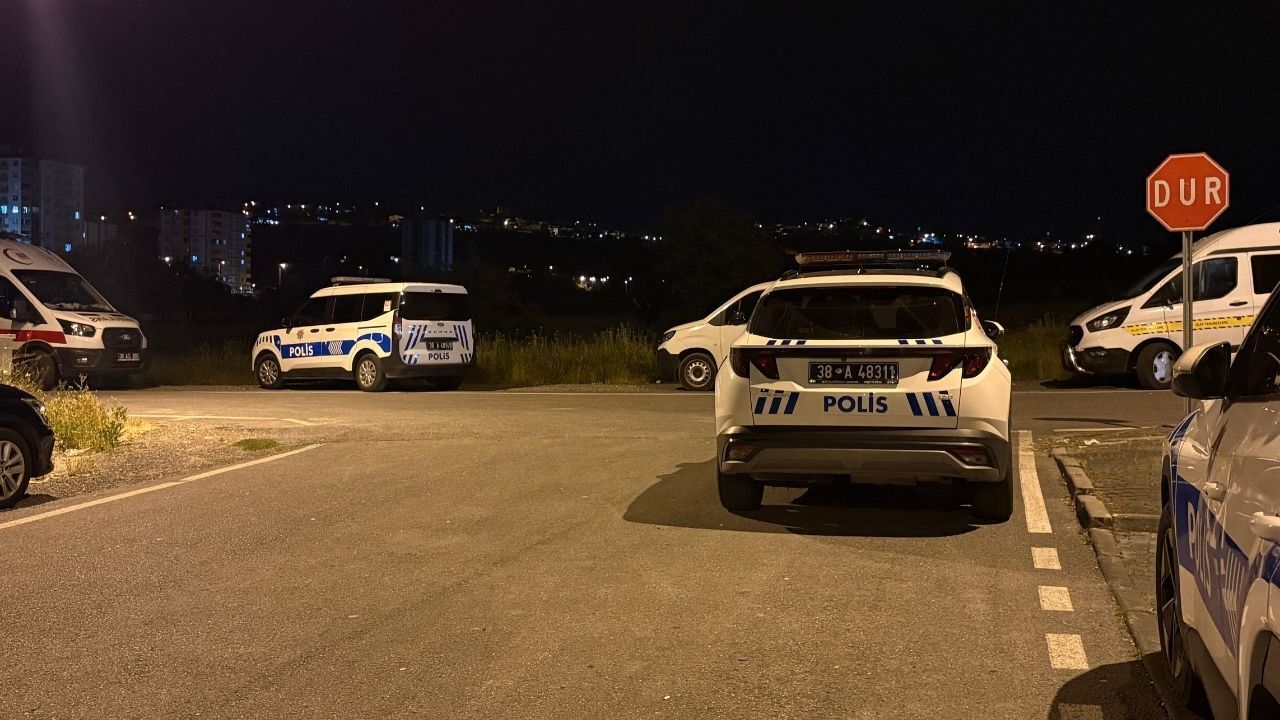 Polis memuru boş arazide hayatına son verdi!