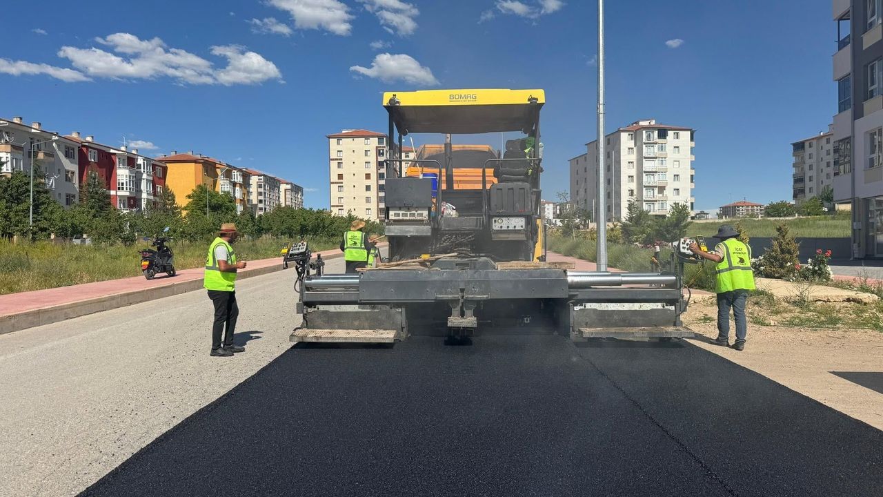 Boğazlıyan’da sıcak asfalt çalışmaları sürüyor