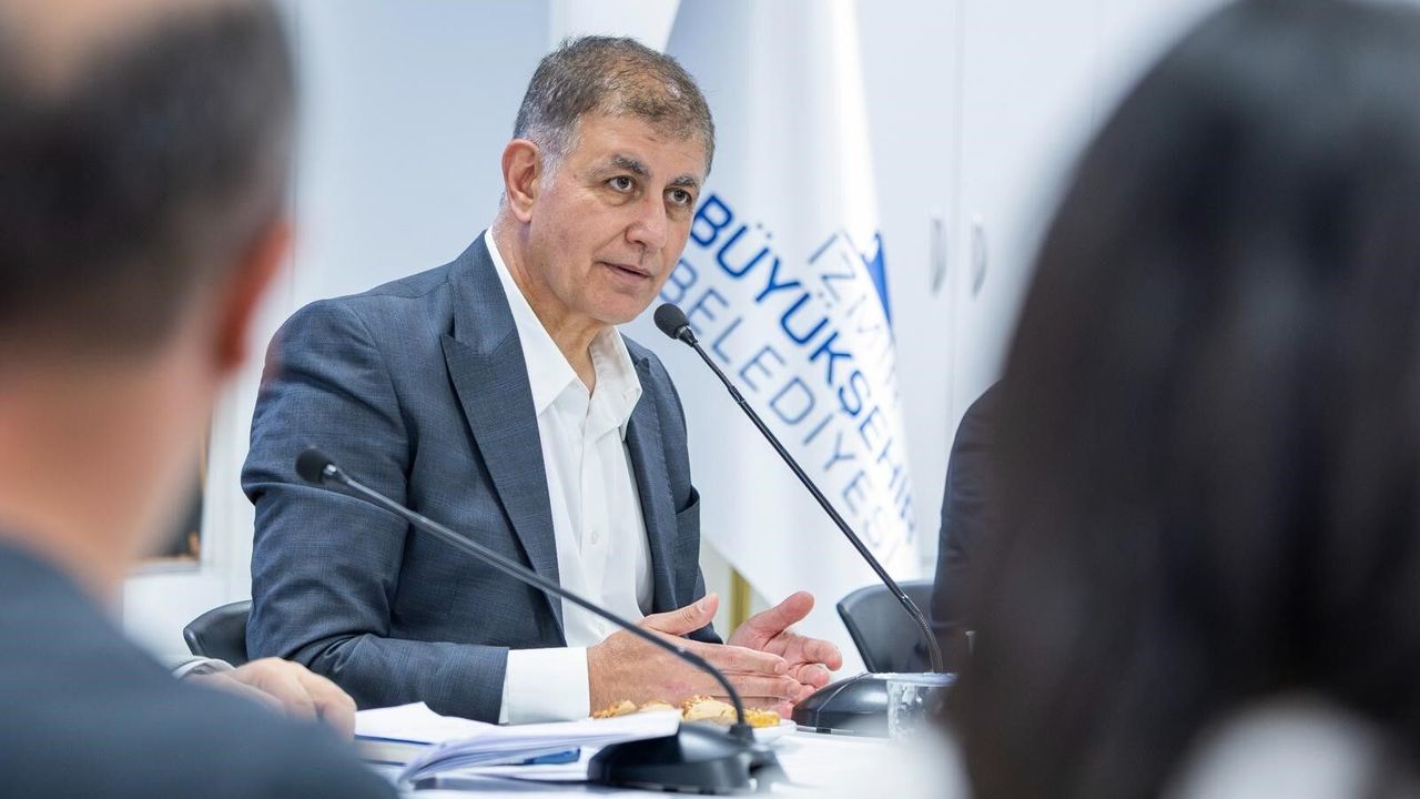 İzmir Büyükşehir Belediye Başkanı Cemil Tugay CHP’den istifa etti