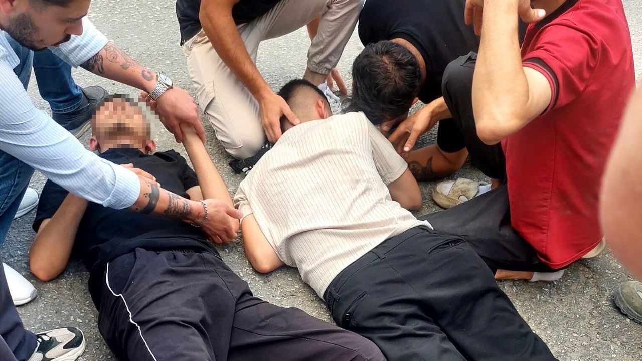 Motosiklet ile otomobil çarpıştı: 2 kişi yaralandı