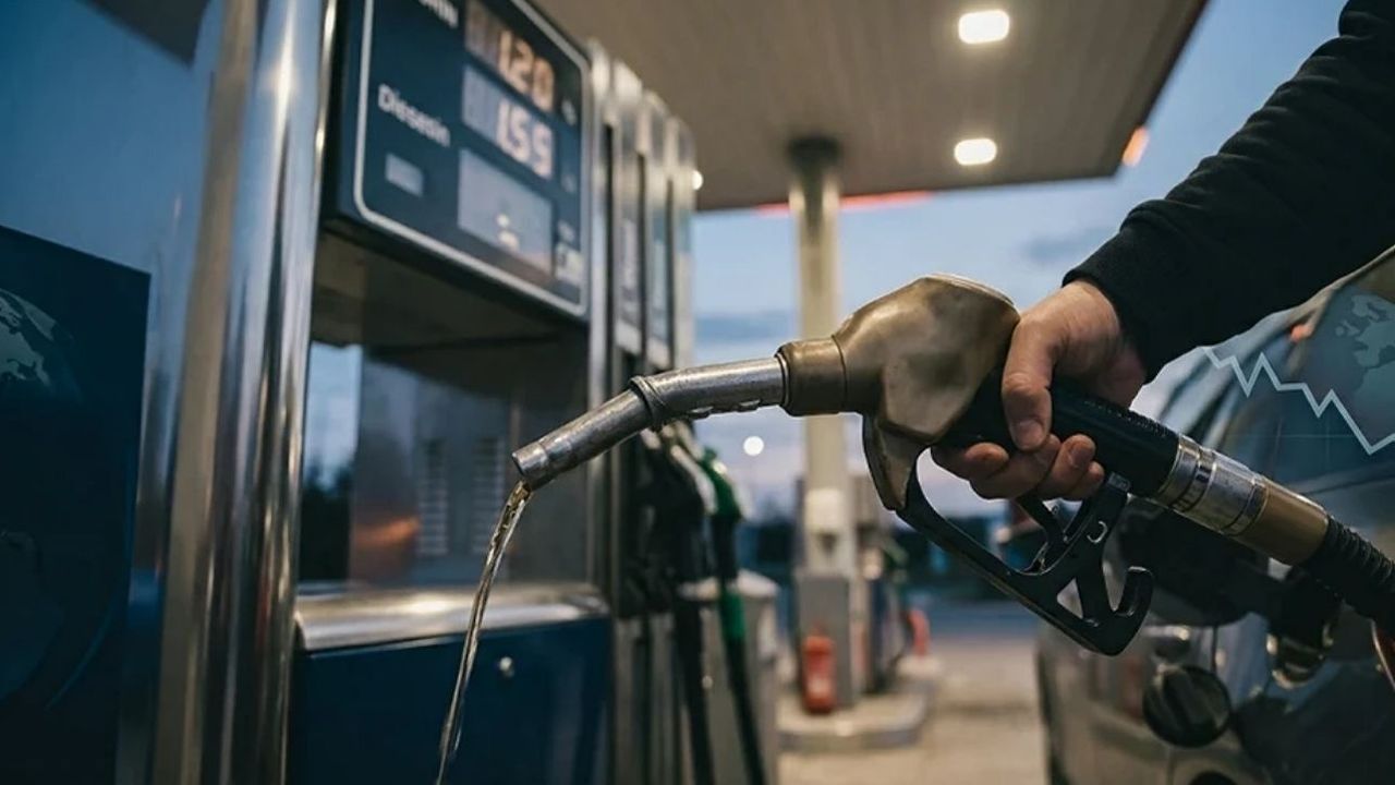 Benzine indirim geldi: Fiyatlar gece yarısı güncellendi