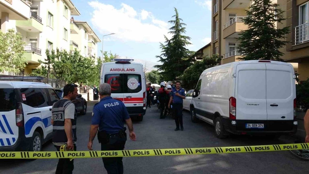 Aile Faciası: Baba eşini ve kızını öldürdü