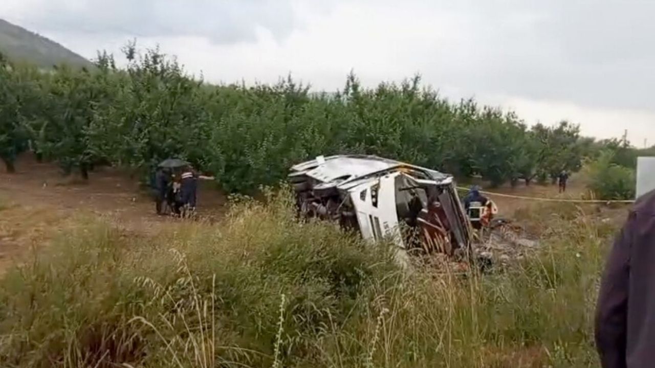 Tur otobüsü kazasında can kaybı: 4 ölü, 15 yaralı