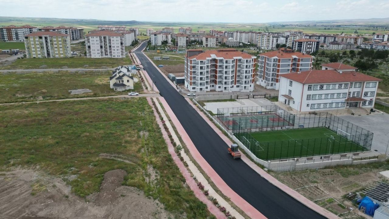 Boğazlıyan’da sıcak asfalt çalışmaları sürüyor