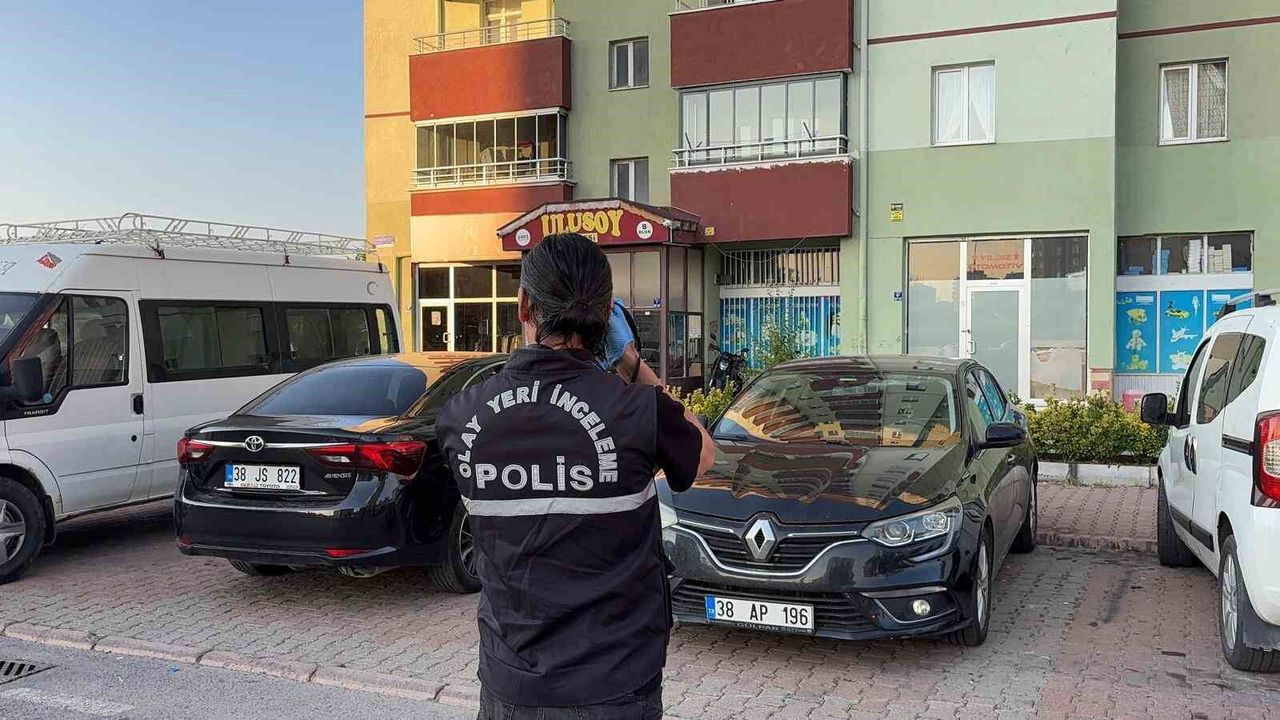 Bir kişi babası tarafından evde ölü bulundu
