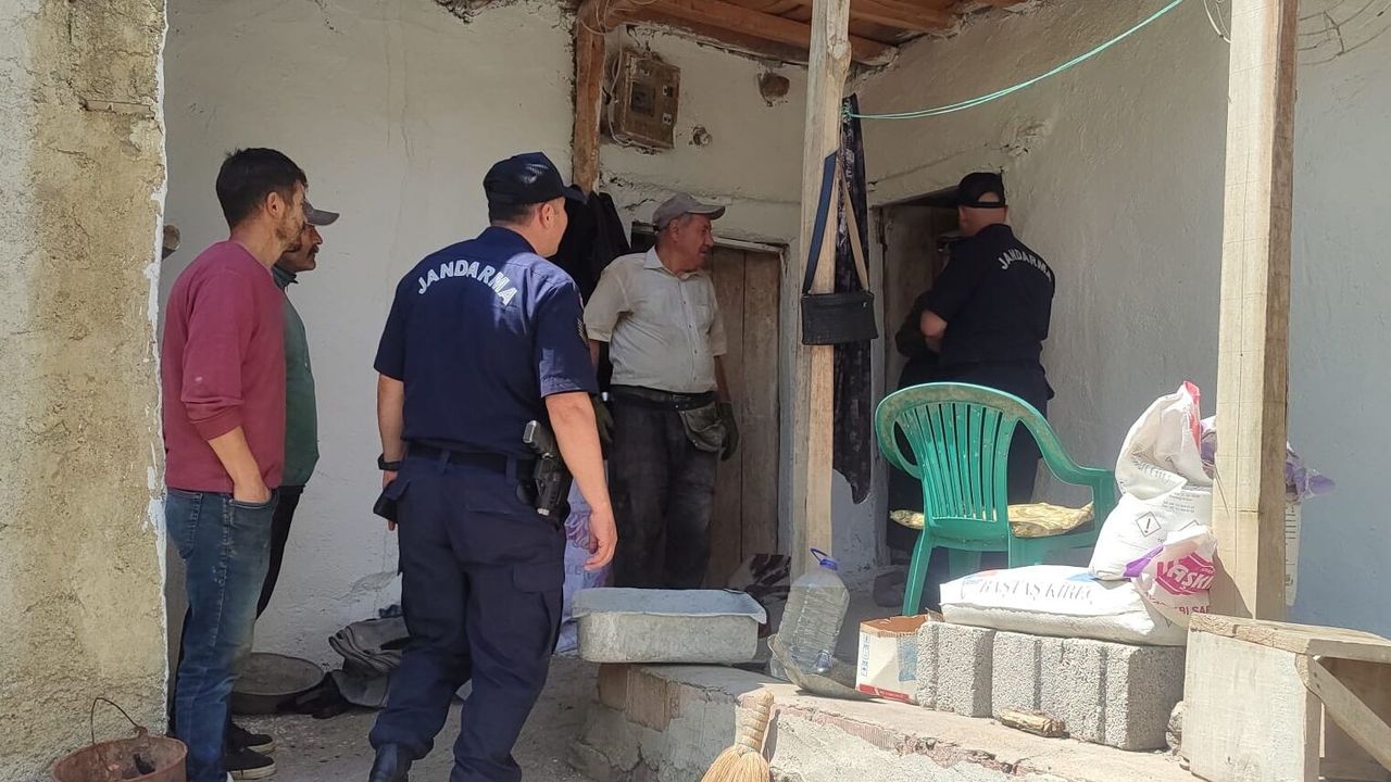 Yerköy'de yaşlı kadının evi onarılıyor