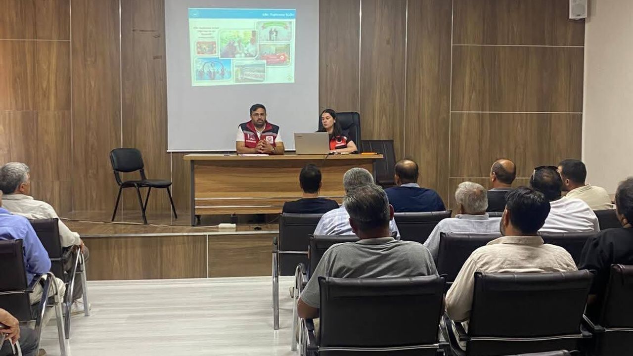 Yozgat Aile ve Sosyal Hizmetler İl Müdürlüğü’nden muhtarlara kapsamlı sosyal hizmet bilgilendirmesi