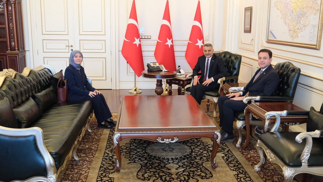 Yozgat’ta görev süreleri sona eren kaymakamlardan Vali Özkan’a veda ziyareti