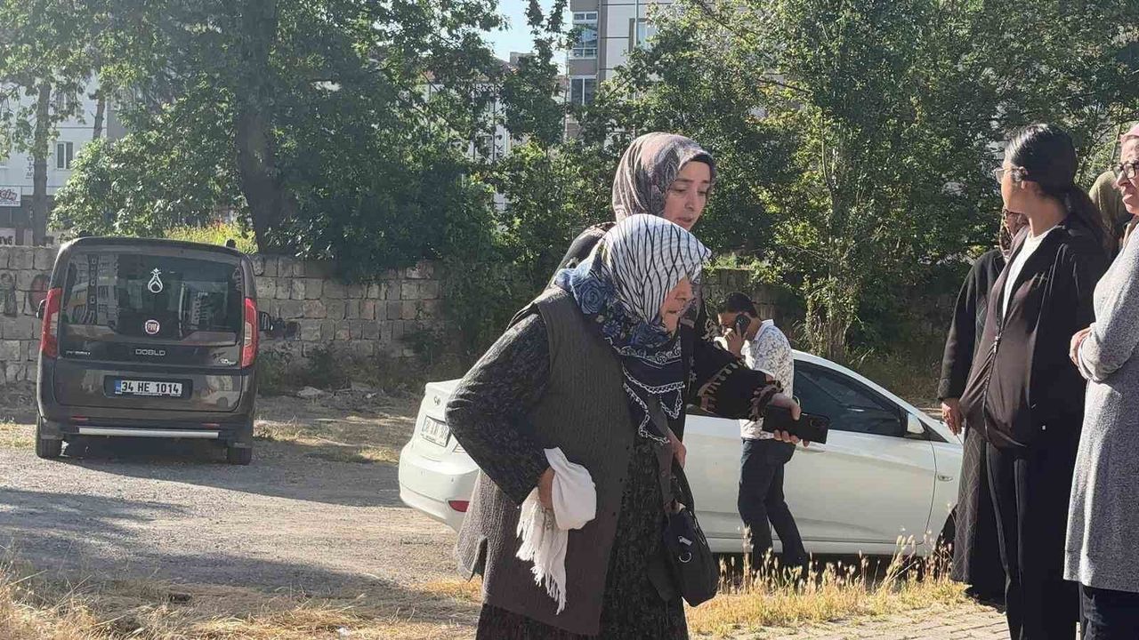 12 katlı binanın görevli dairesinde yangın