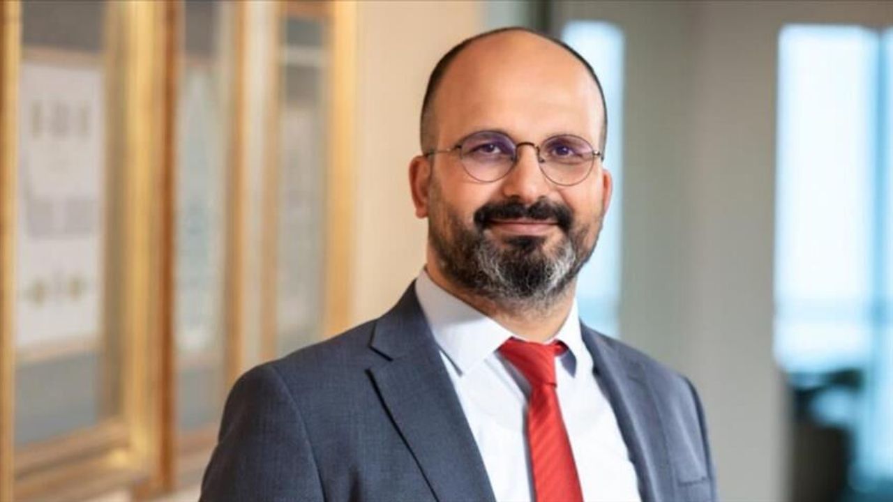 Dr. Ömer Emeç kimdir? Dr. Ömer Emeç kaç yaşında, nereli, mesleği ne, ne mezunu ve hangi görevlerde bulundu?
