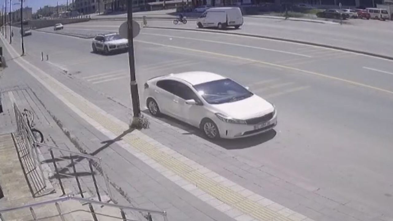 Panelvanın çarptığı genç ağır yaralandı