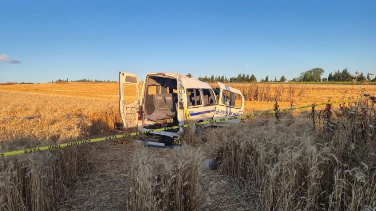 Feci kaza: Minibüs tarlaya uçtu, 2 Ölü 10 Yaralı