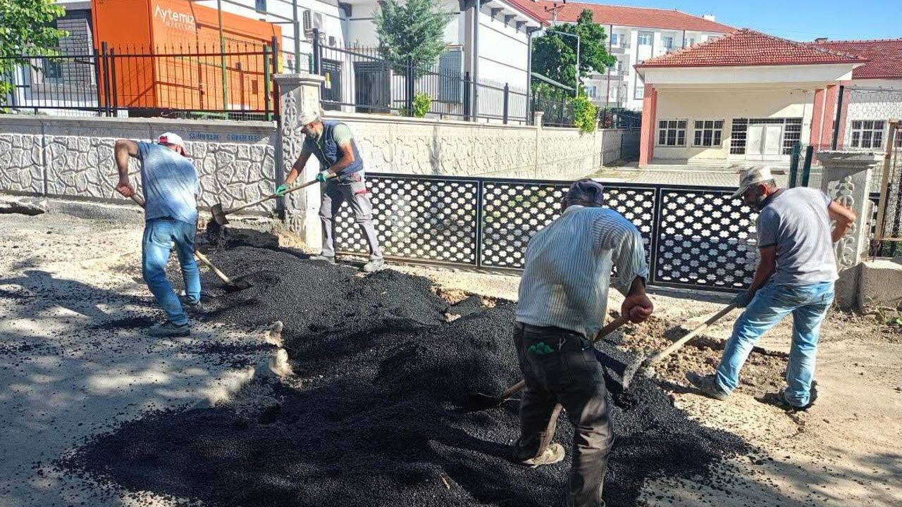 Saraykent’te asfalt bakım ve onarım çalışmaları sürüyor