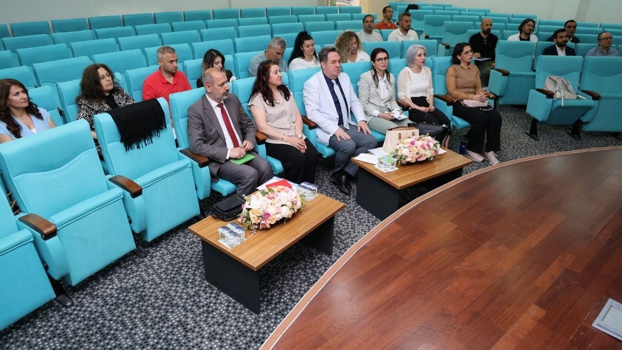 Üniversitede “ters yüz öğrenme” odaklı eğitim çalıştayı başladı