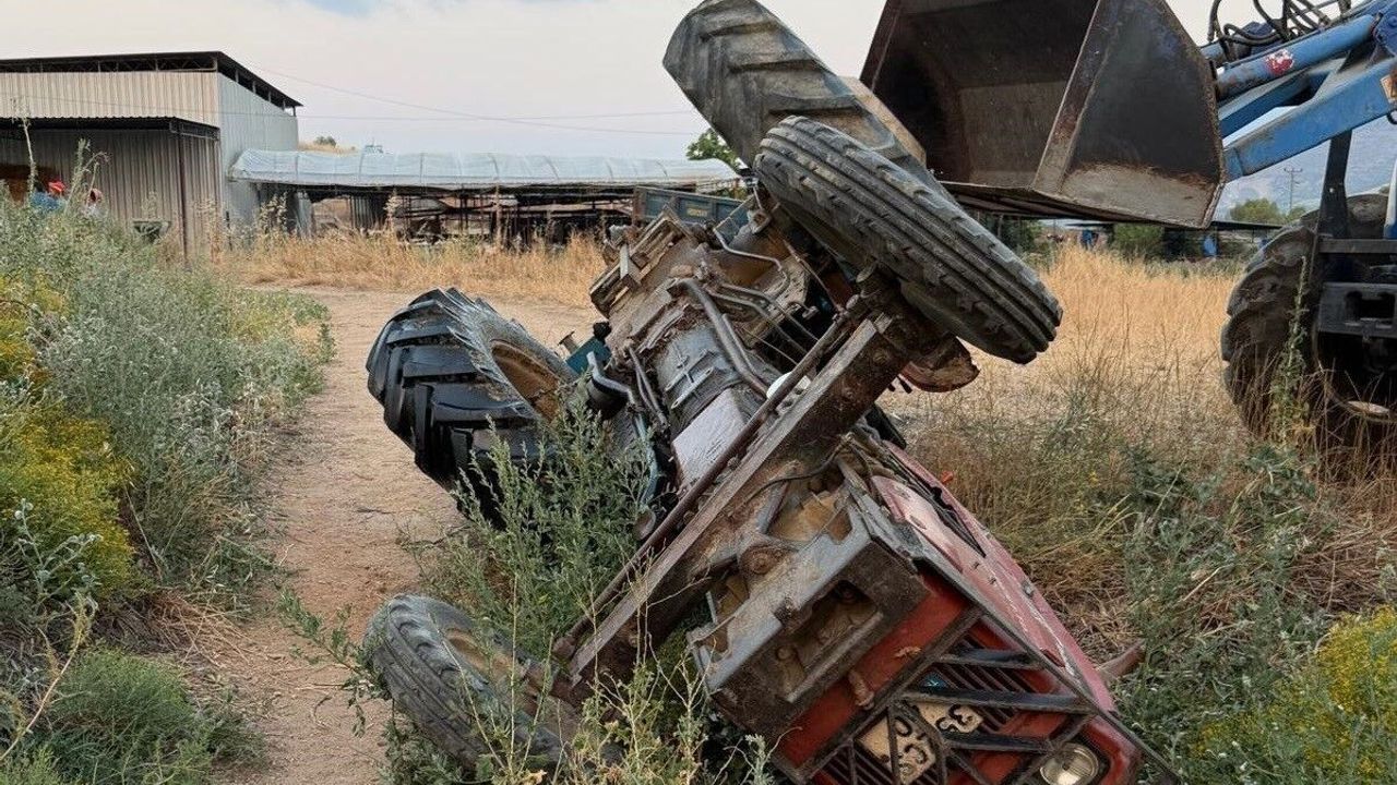 Traktör devrildi, 16 yaşındaki çocuk ağır yaralandı