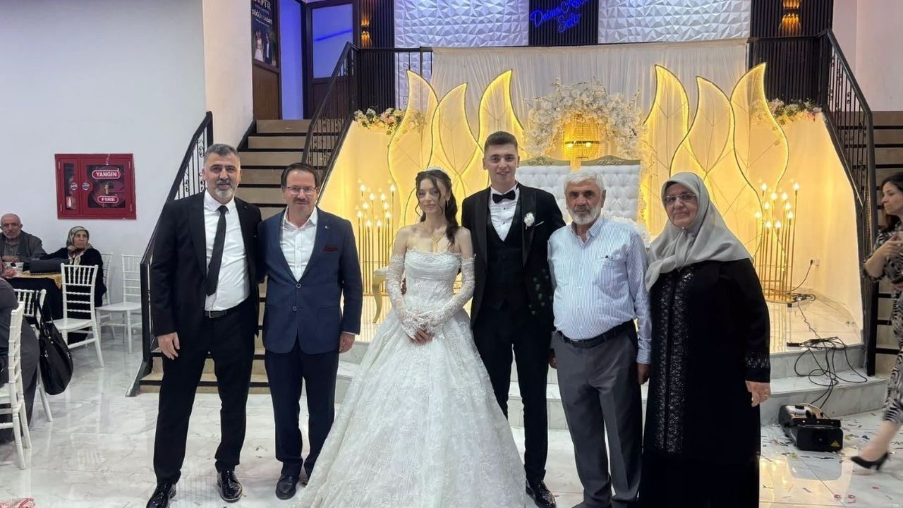 Ak Parti Yozgat İl Başkanı Kandemir, genç çiftin düğününe katıldı