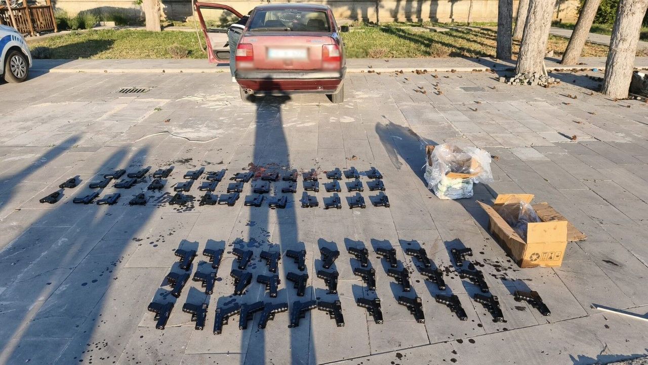 Durdurulan araçtan cephanelik çıktı!