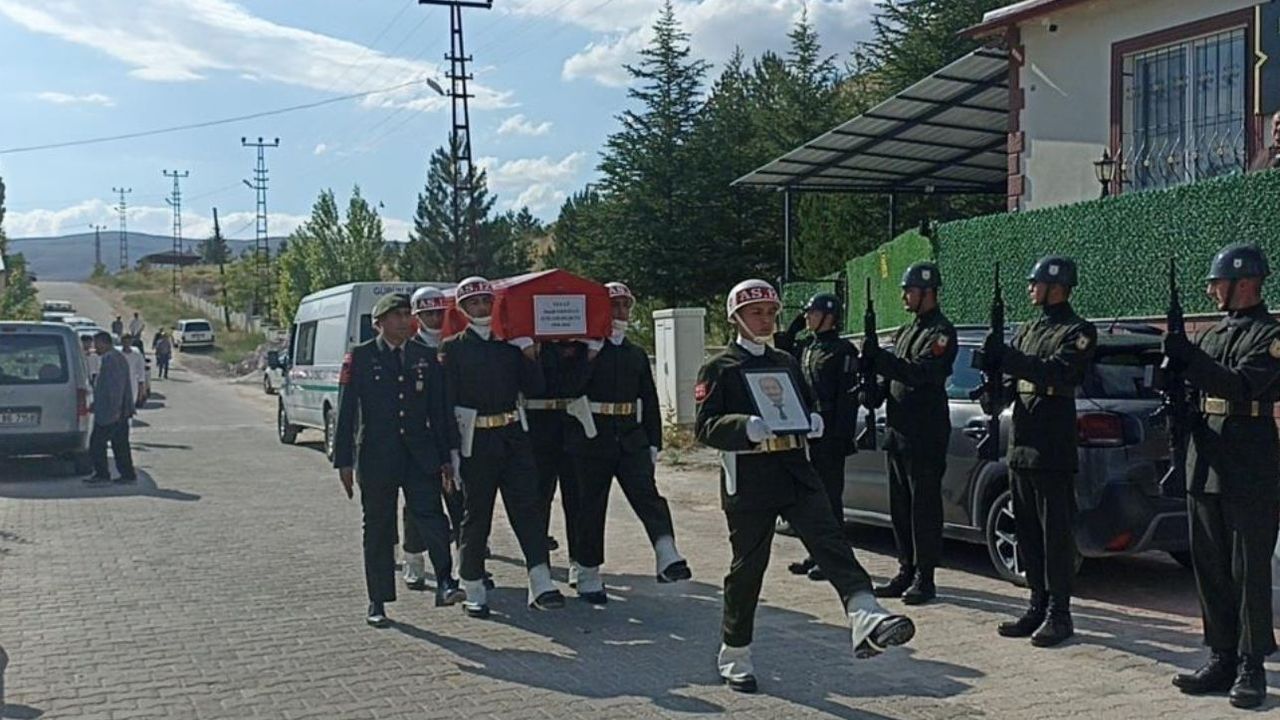 Emekli asker son yolculuğunda dualarla uğurlandı