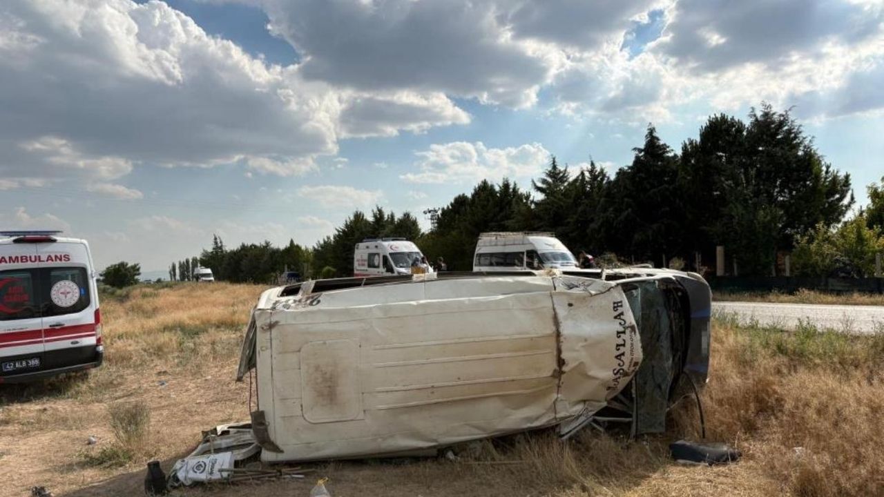 Minibüsün devrildiği kazada 17 tarım işçisi yaralandı