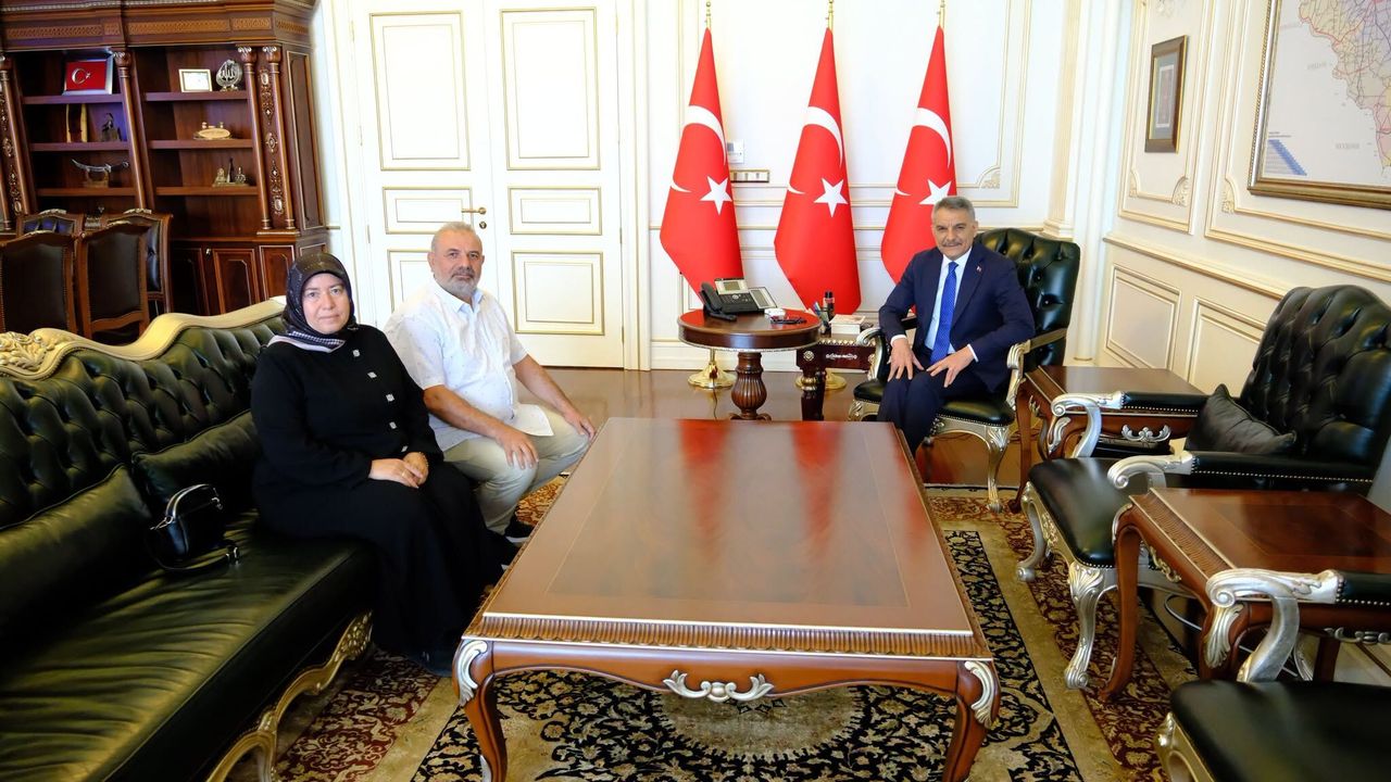 Vali Özkan, Şehit Halil İbrahim Yiğit'in ailesini valilikte ağırladı