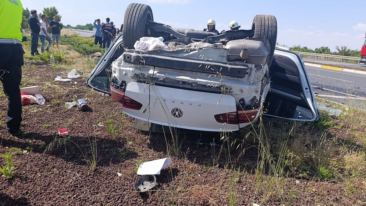 Feci kazada motor yola savruldu! 3 kişi yaralandı
