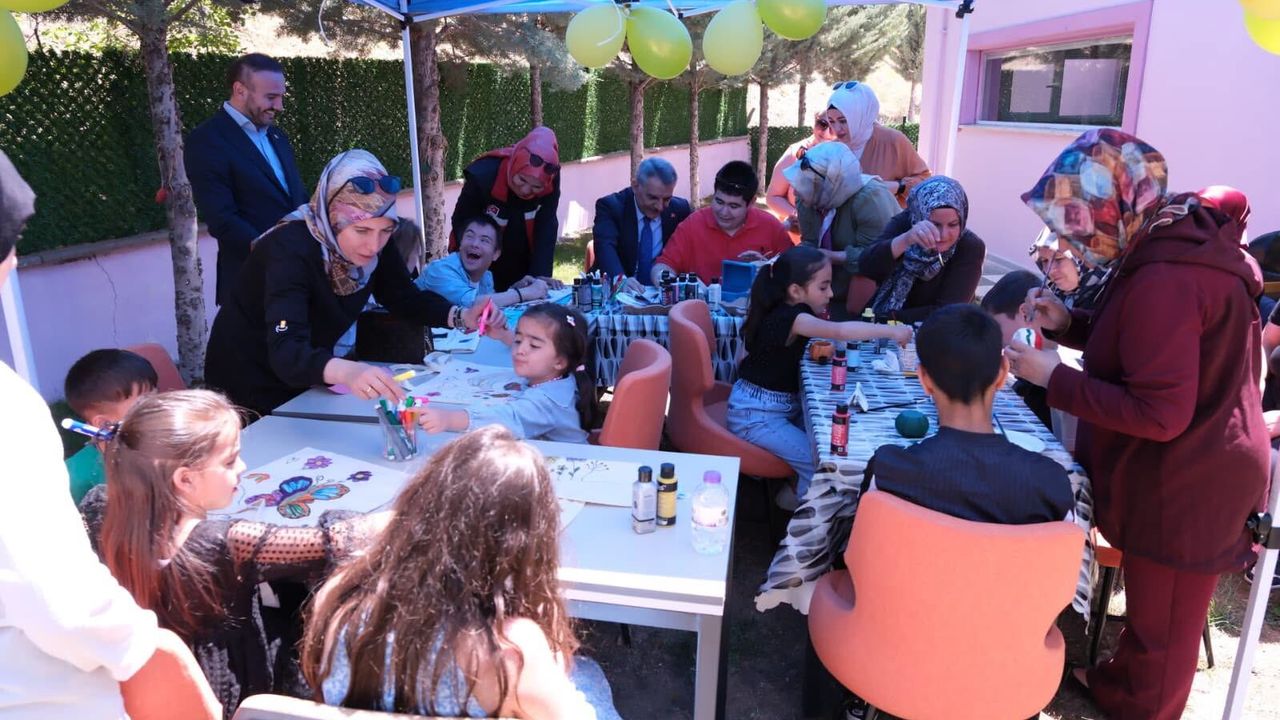 Yozgat Valisi Mehmet Ali Özkan özel bireylerle bir araya geldi