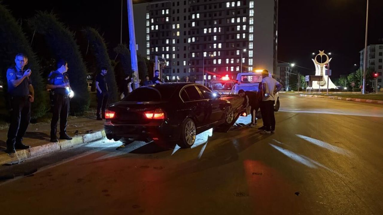 Zincirleme kaza: 2’si polis 4 yaralı