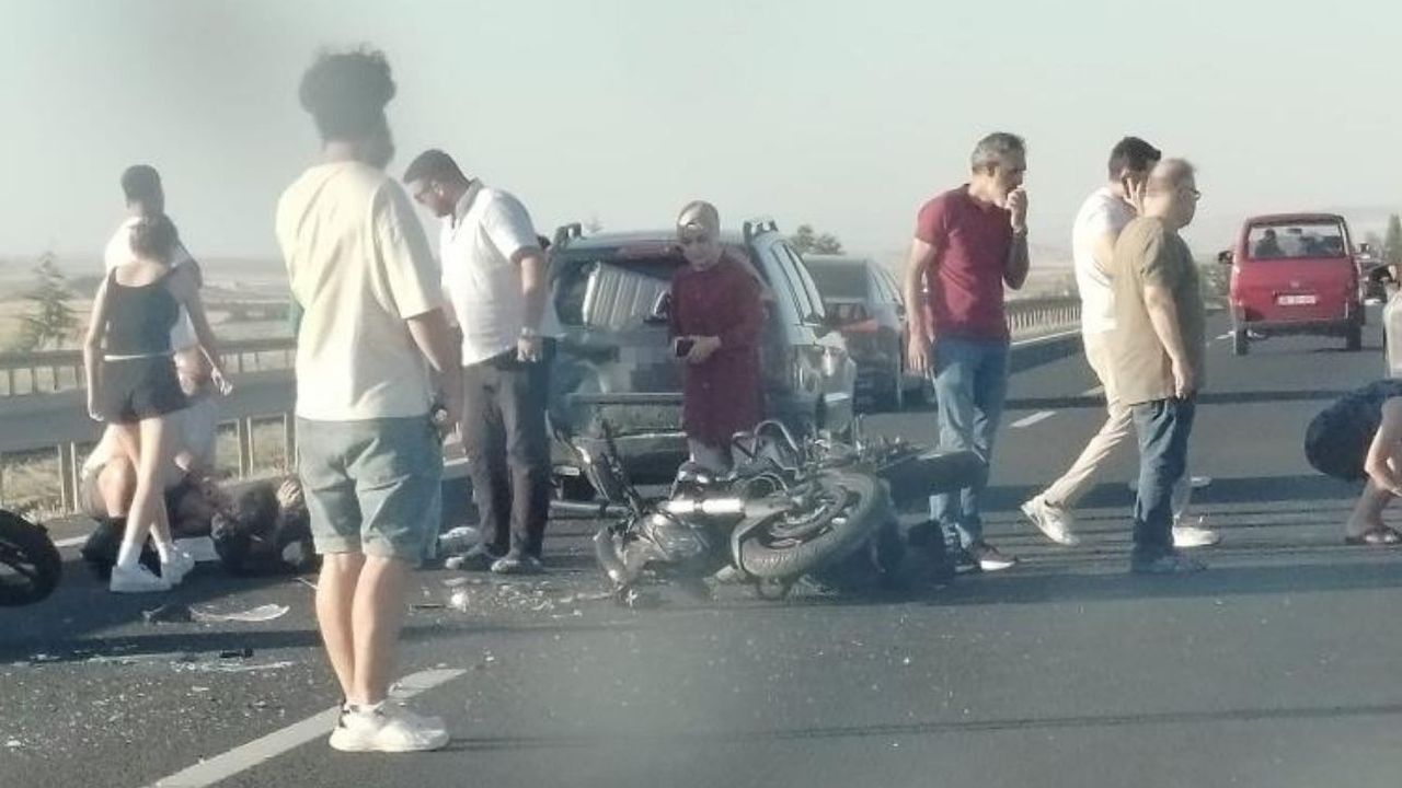 Ankara-Eskişehir yolunda korkutan kaza: İki motosiklet otomobile çarptı