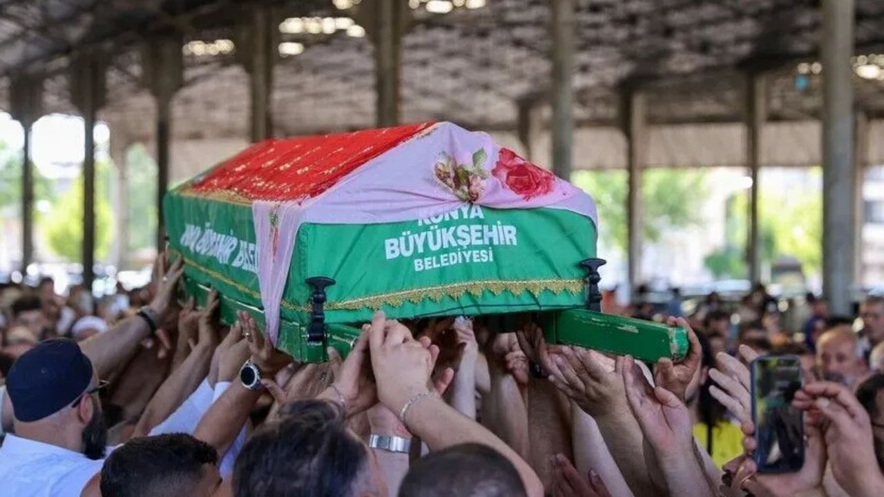 Konya’nın tanınan ismi "Kırmızılı Kadın"a veda