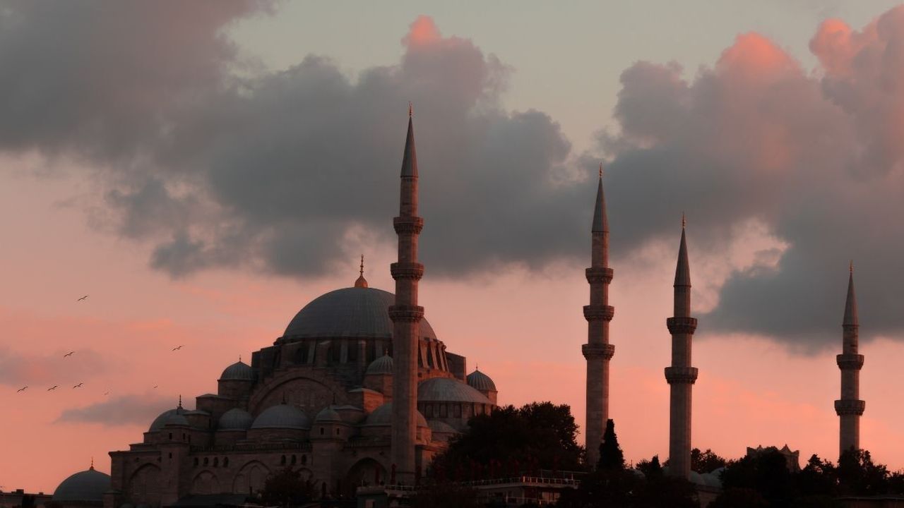 Diyanet duyurdu: 15 Temmuz gecesi tüm camilerde sela okunacak