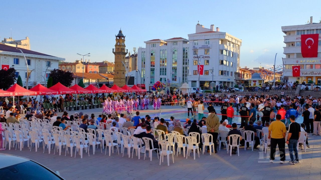 Yozgat'ta Cumhuriyet Meydanı er meydanına döndü