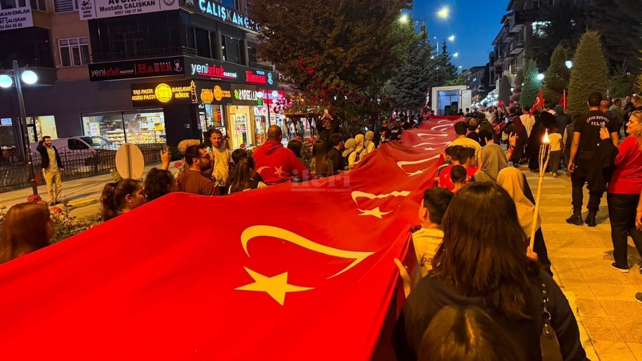 Yozgat’ta 15 Temmuz ruhu yaşatıldı! Ay yıldızlı bayraklarla yürüdüler