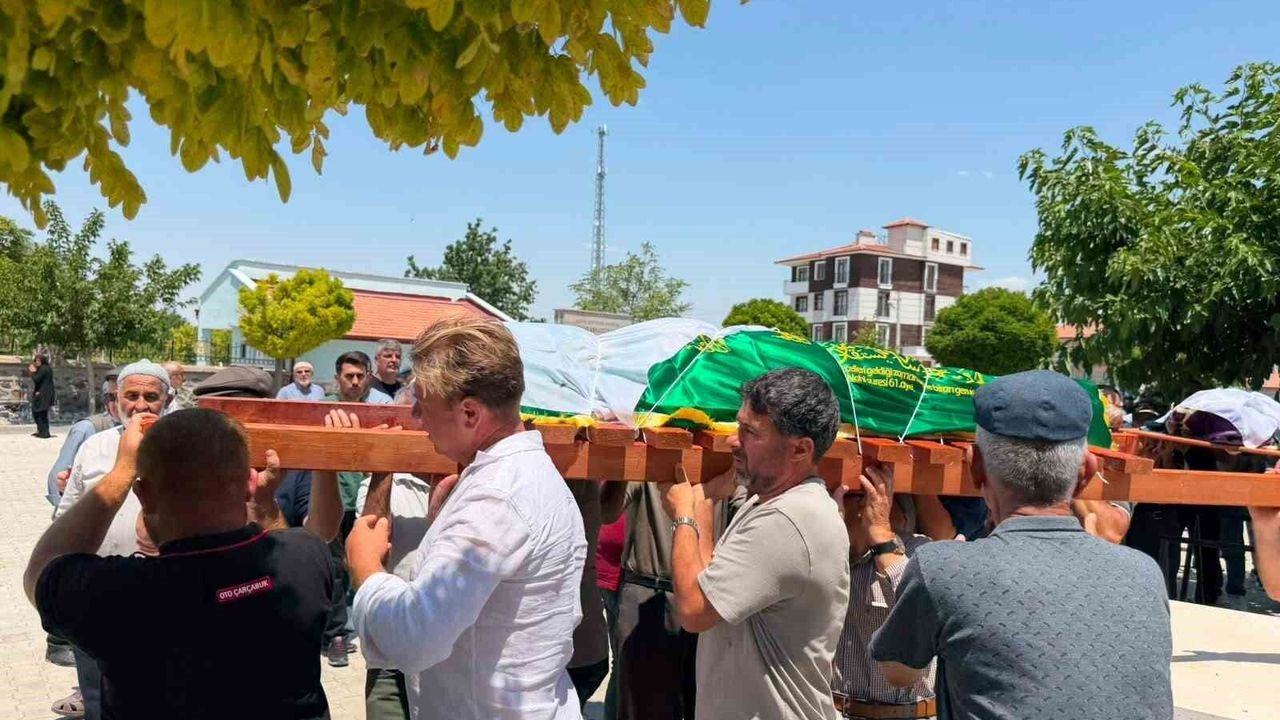Cinayete kurban giden anne ve kızına acı veda