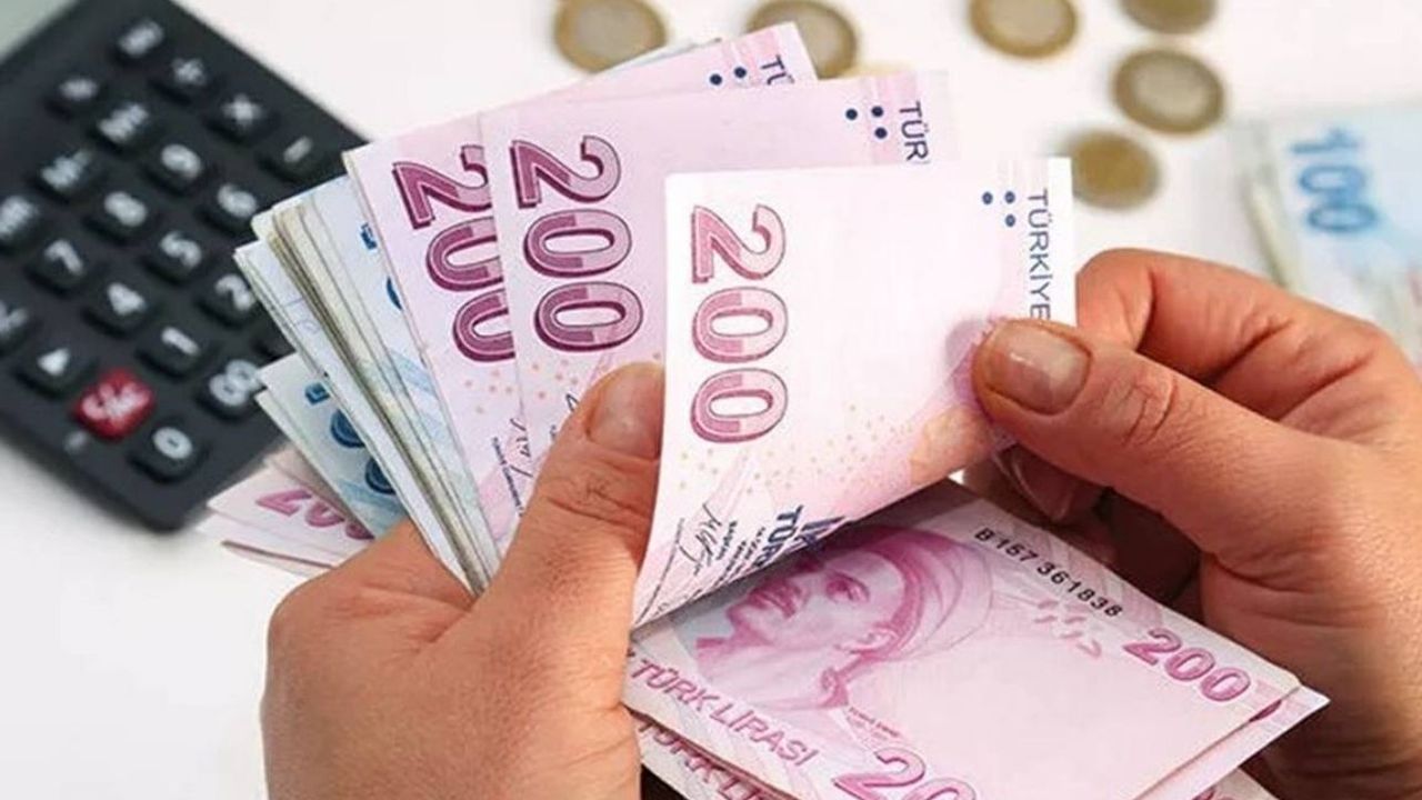 Emekli ve memura zamlı maaş müjdesi: Ödeme tarihi netleşti