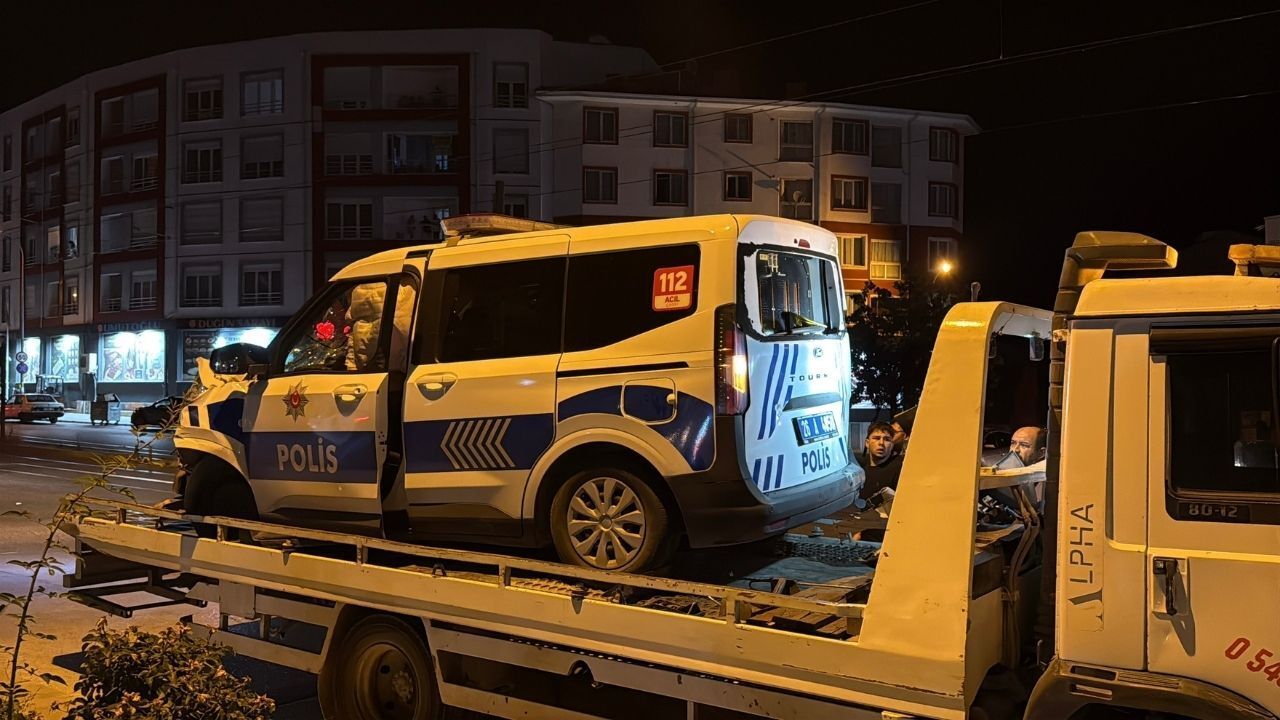 Kavgaya giderken kaza yaptılar! 2 polis ve sürücü yaralandı