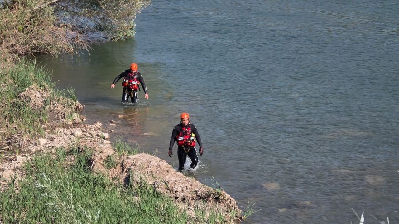 Yozgat'ta ekipler gitti: Kazadan sonra kaybolan genç kız hala aranıyor