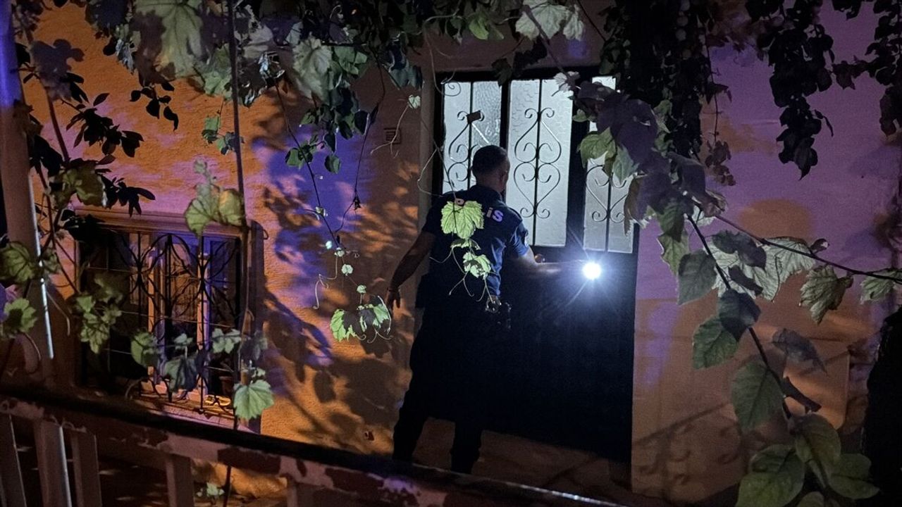 Aileler arasında kanlı kavga: 1'i polis 11 kişi yaralandı