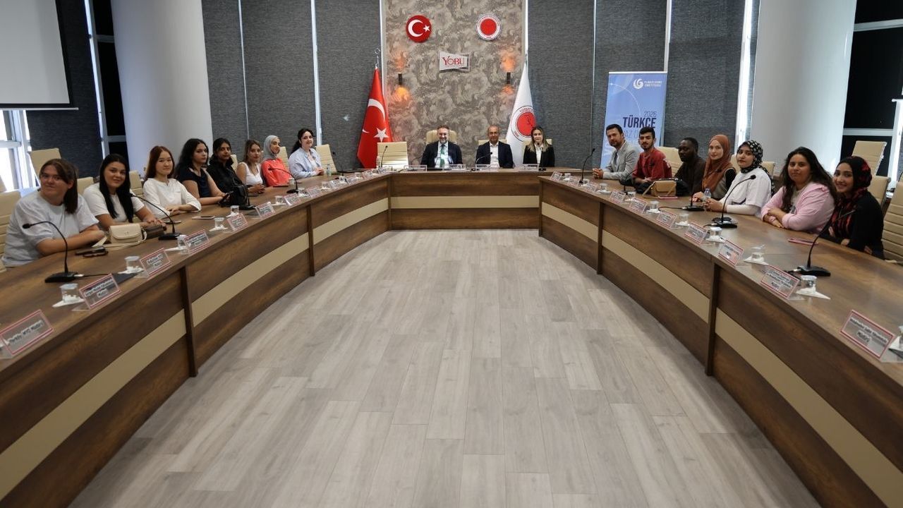 Türkçe yaz okulu öğrencilerden Yozgat Bozok Üniversitesi Rektörü Yaşar’a ziyaret
