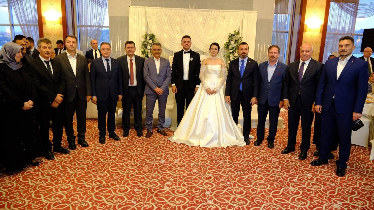 Protokol, Sungur ailesinin mutlu gününe ortak oldu