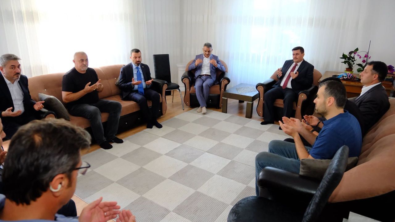 Vali Özkan ve Protokolden Esmek ailesine taziye ziyareti