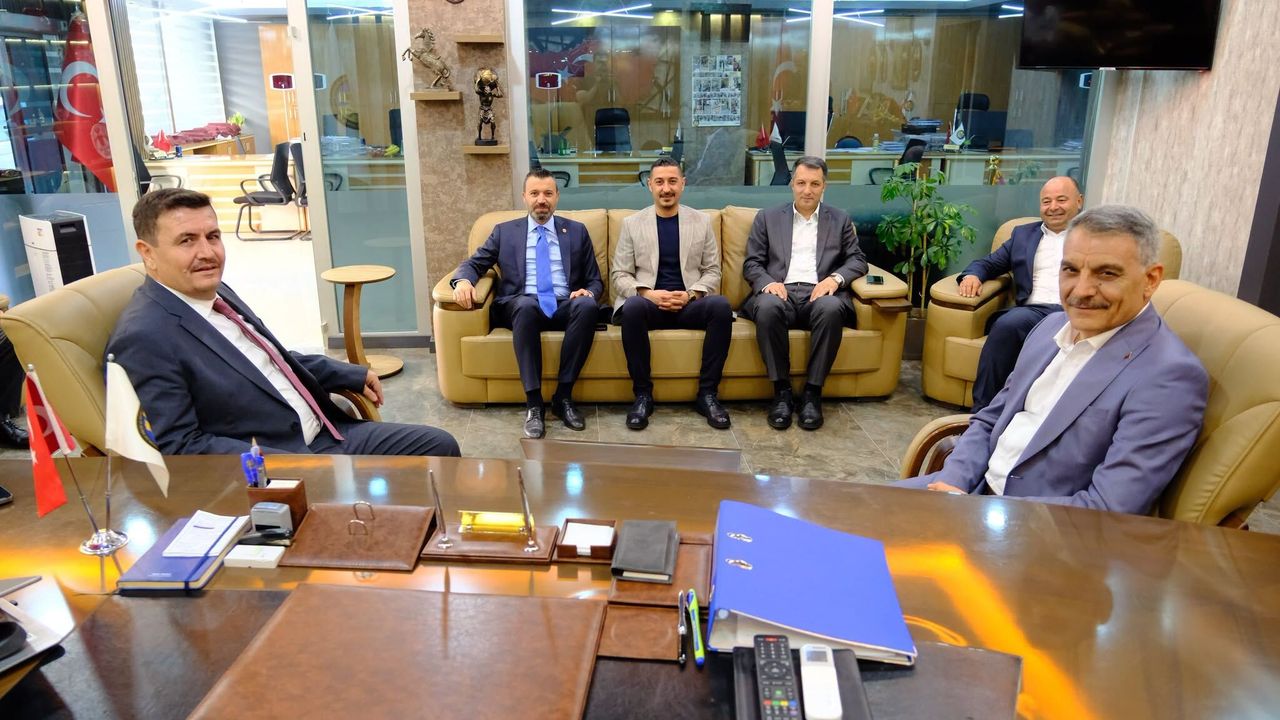 Vali Özkan ve Protokolden Sorgun Esnaf Odası'na hayırlı olsun ziyareti