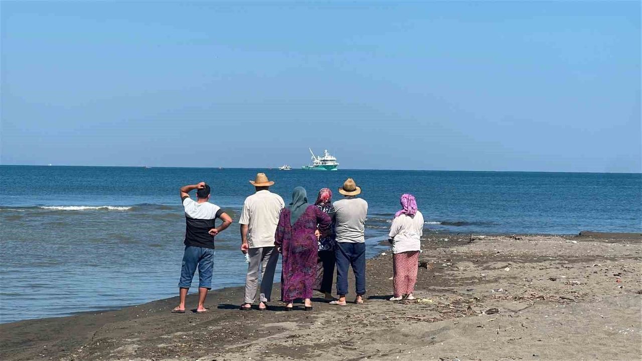 Aile faciasında tekne bulundu, 1 kişi aranıyor