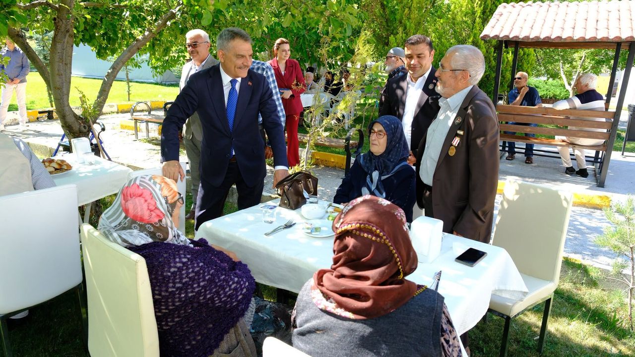 Yozgat Valisi Mehmet Ali Özkan gazilerle bir araya geldi