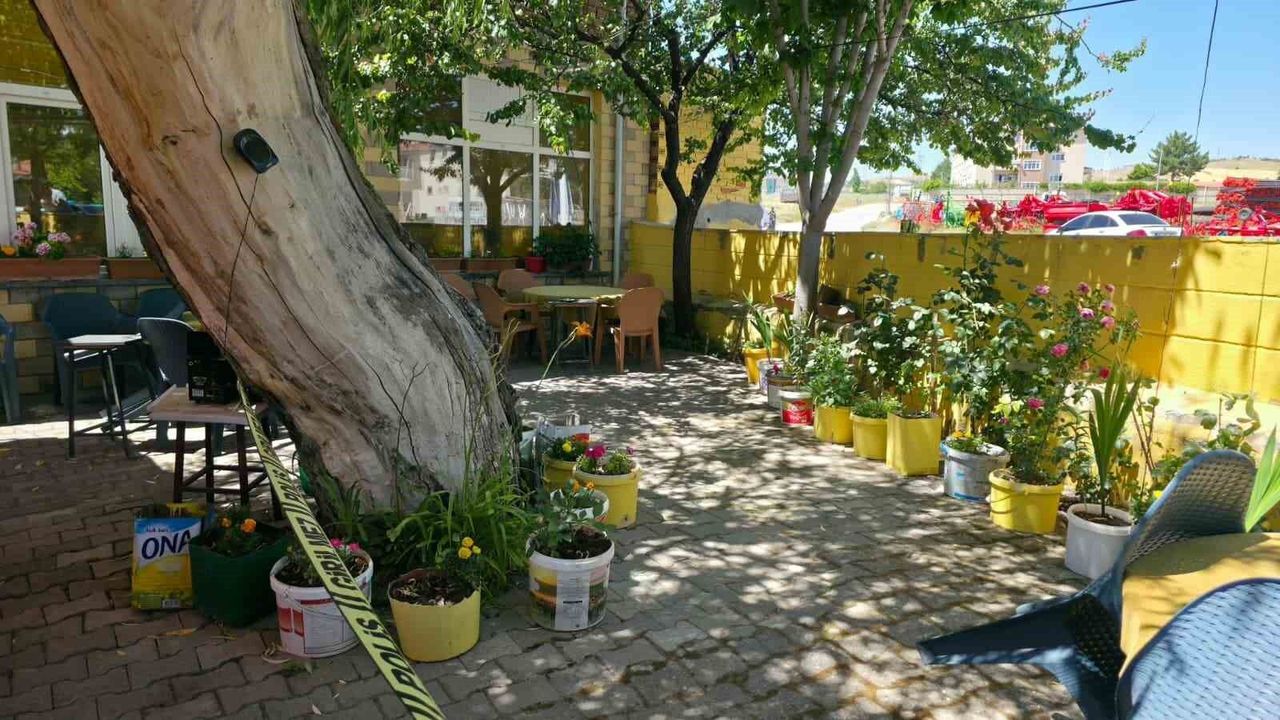 Kıraathanede silahlı kavga: 2 yaralı