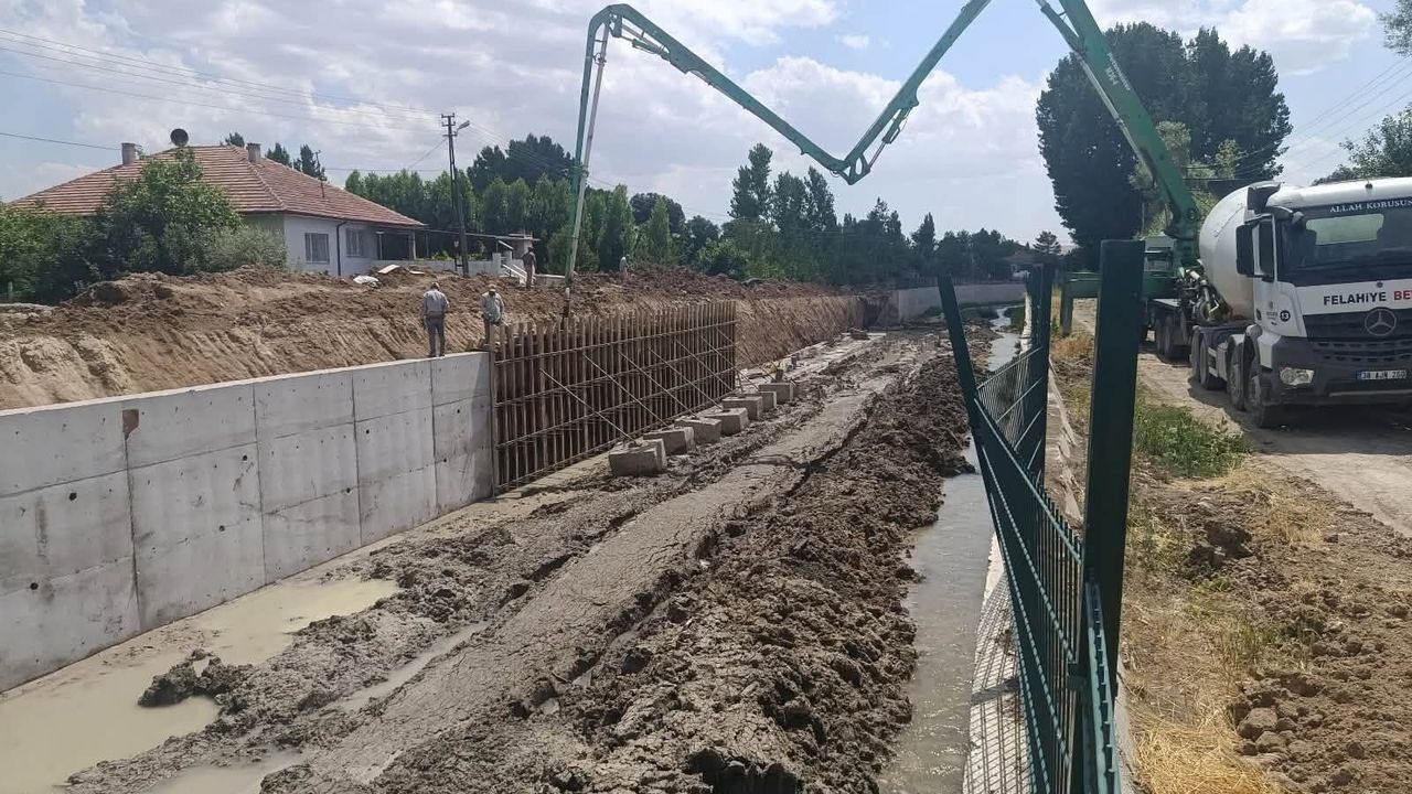 Çandır'da taşkın koruma projesi aralıksız sürüyor: Yerleşim alanları ve tarım arazileri güvence altına alınacak