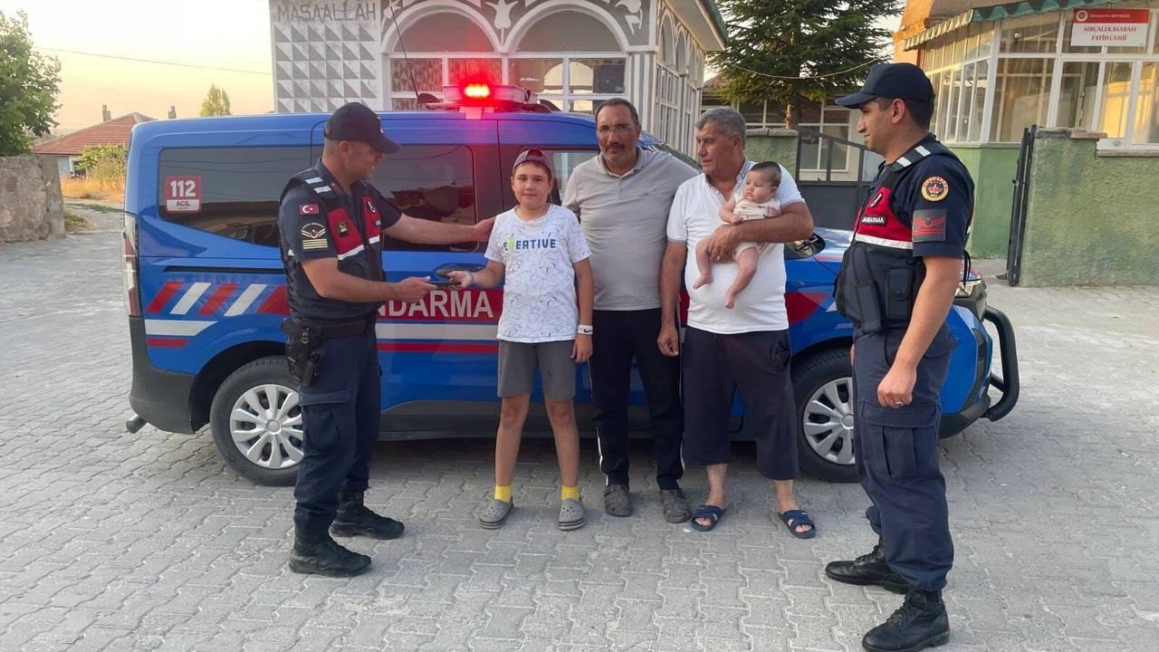 Boğazlıyan’da bulduğu cep telefonunu sahibine teslim etti
