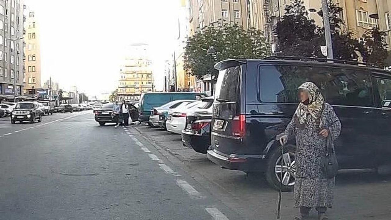 Park yeri tartışmasında bastonlu kadın geri adım atmadı