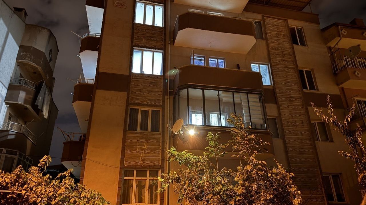 İhbar üzerine eve giren ekipler cansız bedenle karşılaştı